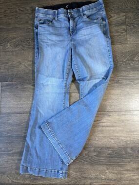 Torrid Bombshell Flare Jeans Size 16 High Rise Premium Stretch Light Wash Boho
